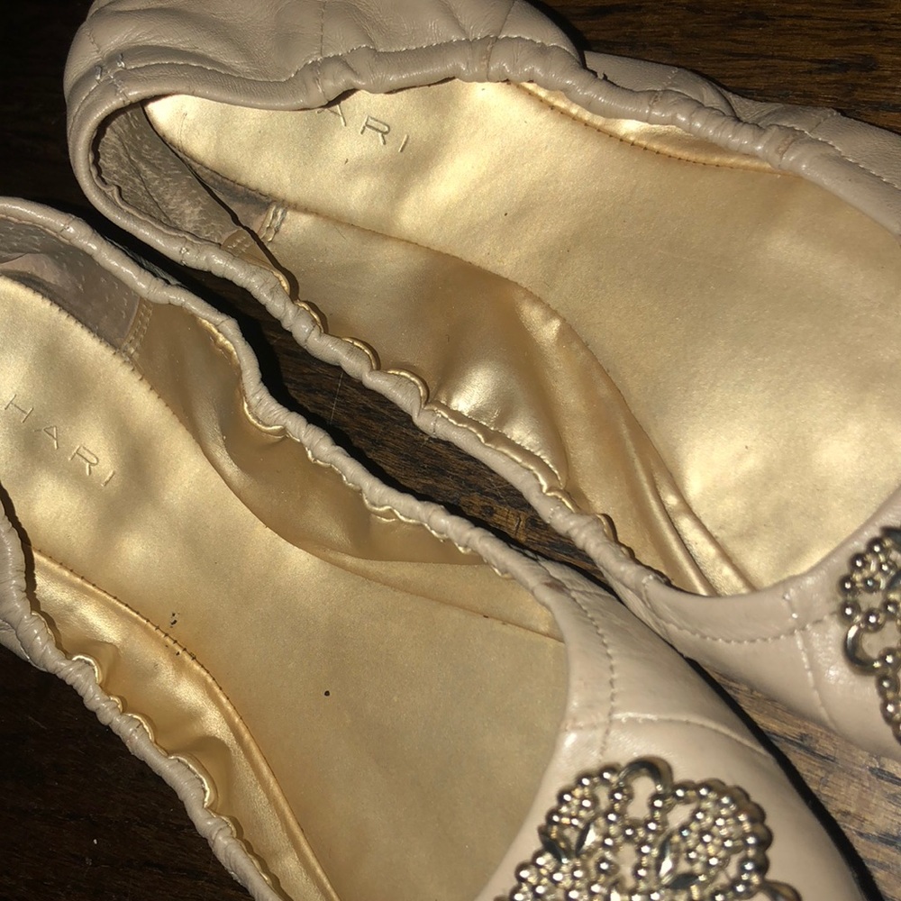 Tan & gold Tahari flats - Picture 5 of 13